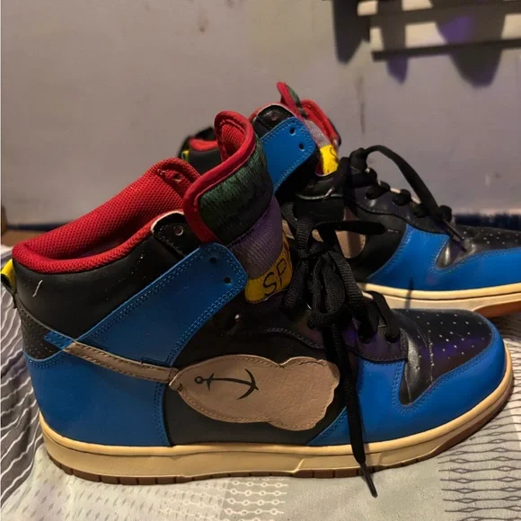 Custom High-Top NikeSneakers with Custom Popeye’s Design